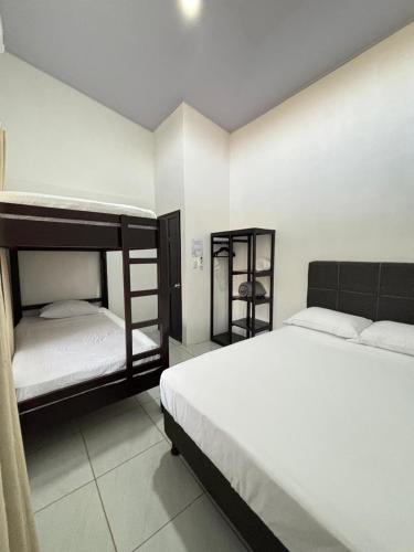 a bedroom with two bunk beds in it at Casa Celeste Rio Grande #2 in Puntarenas
