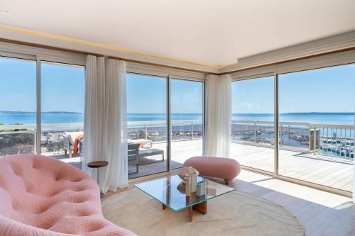 Magnificent new 4-room penthouse at Mouré Rouge