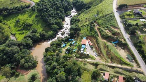 an aerial view of a river with a group of people at Parque Parapirá Camping in Socorro