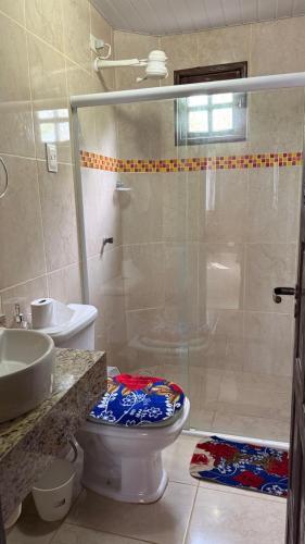 a bathroom with a shower and a toilet and a sink at Casa no centro de Serra Negra in Bezerros