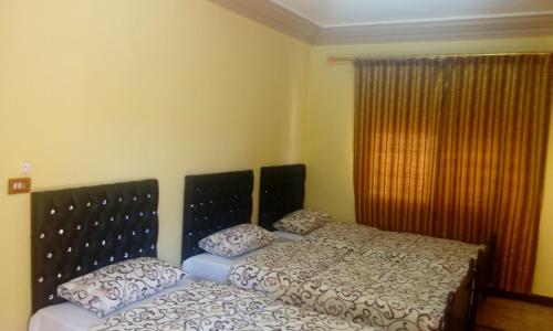 Postel nebo postele na pokoji v ubytování Hamoudah Hotel