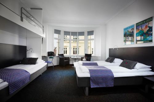 Een bed of bedden in een kamer bij Cabinn Esbjerg