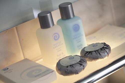 a box with two bottles of soap and cookies at Hotel Abbazia in Grado
