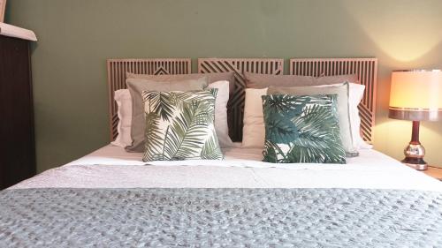 a bedroom with a bed with pillows and a bed sidx sidx sidx at QuickHome Appartamento Rovere in Biella