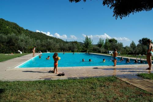 Swimming pool sa o malapit sa Blu International Camping