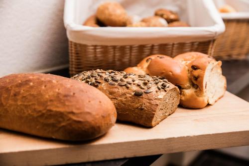 a bunch of different types of bread on a table at Genuss- & Aktivhotel Sonnenburg in Riezlern