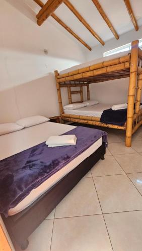 a bedroom with two bunk beds in a room at HOSTERÍA BRISAS DEL RÍO in Marinilla