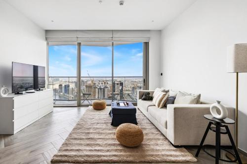 Canal View 1BR in Peninsula Three Business Bay
