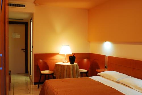Postel nebo postele na pokoji v ubytování Hotel Club Astor