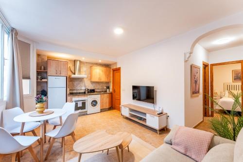 Cosy 2 Bed set in a quiet street of Los Boliches - Pass the Keys