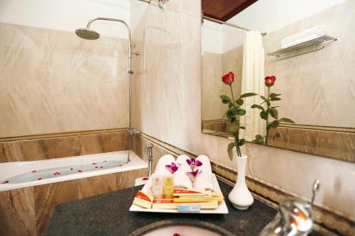 Phòng tắm tại Hanoi Posh Boutique Hotel