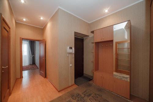 an empty hallway with a door and a mirror at Apartment na Baumana 26 in Kazan