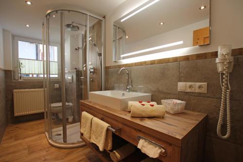 a bathroom with a sink and a shower at Appartementhotel Zugspitzhof in Ehrwald