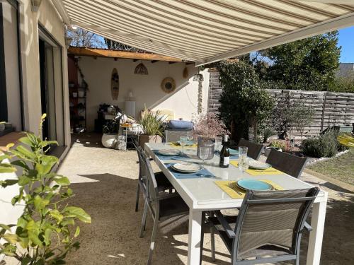 Villa plein sud, piscine & pétanque pour 7 personnes
