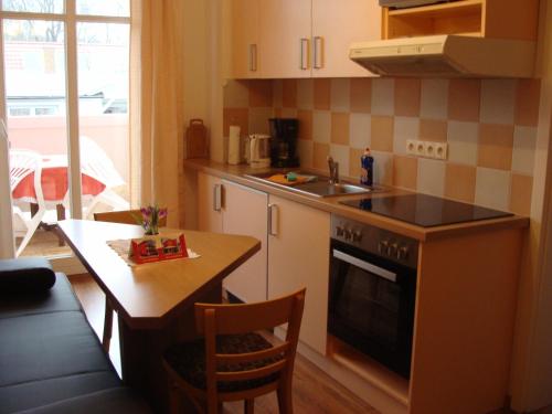 O bucătărie sau chicinetă la Apartments Villa Seeblick