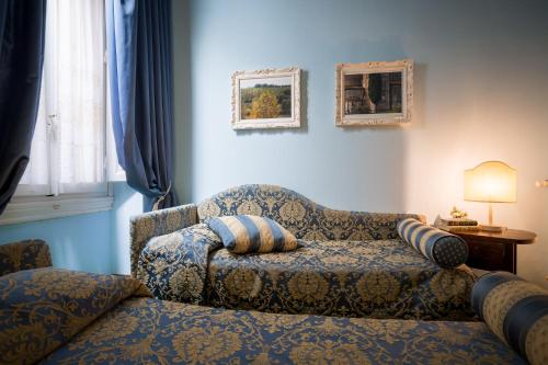 a living room with a couch and a chair at Hotel Torre Guelfa Palazzo Acciaiuoli in Florence