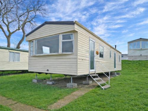 a tiny house on display in a yard at The Medway - Uk51004 in Eastchurch