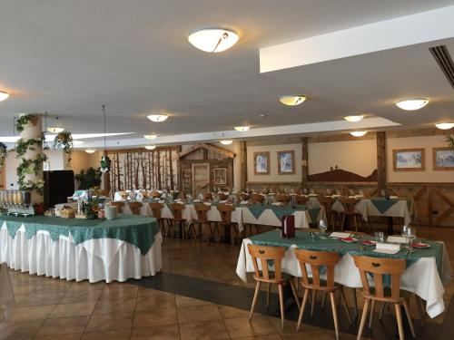 Restaurant o un lloc per menjar a Hotel Stella Montis