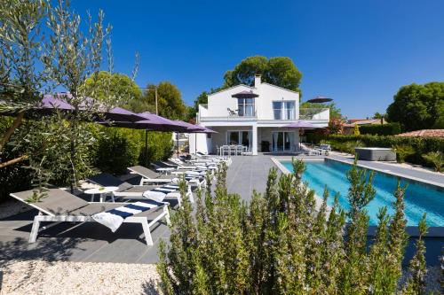 a villa with a swimming pool and lounge chairs at Casa Belladonna by Briskva in Višnjan