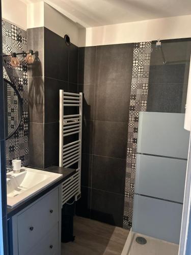 Cosy proche de la mer résidence sécurisée avec piscine