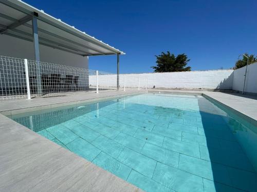 a swimming pool with a blue at Casa Miamar II in Campano
