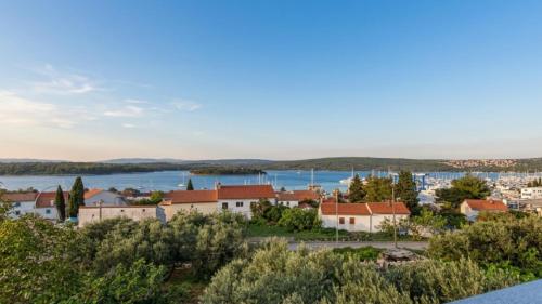 Apartman Old town with sea view by Villas Guide