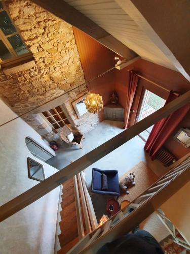 an overhead view of a living room and dining room at Gîte La Tour du Moulin in Saint-Étienne-de-Montluc