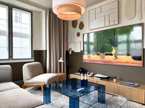 a living room with a glass table in front of a fish tank at Copenhagen Collection King's Garden Stay in Copenhagen