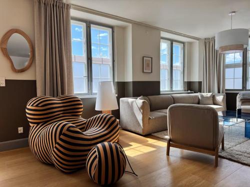 a living room with a large ottoman in the middle at Copenhagen Collection King's Garden Stay in Copenhagen
