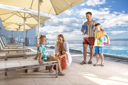 Hilton Rijeka Costabella Beach Resort And Spa — Pool view
