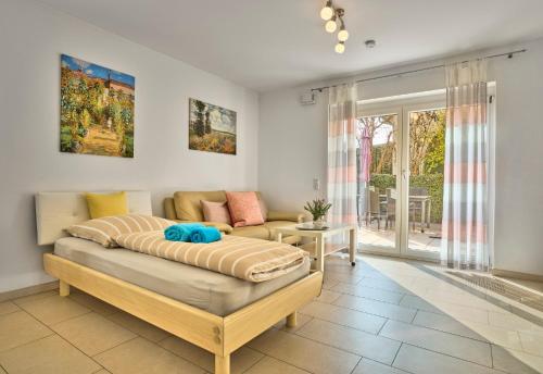 a bedroom with a bed and a couch at Ferienwohnung im Goldtal in Bad Abbach