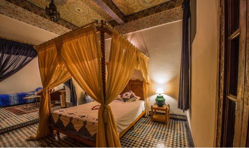 Tempat tidur dalam kamar di Riad Sara