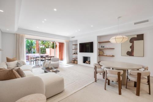 Luxury 4-Bedroom Villa Puente Romano Golden Mile