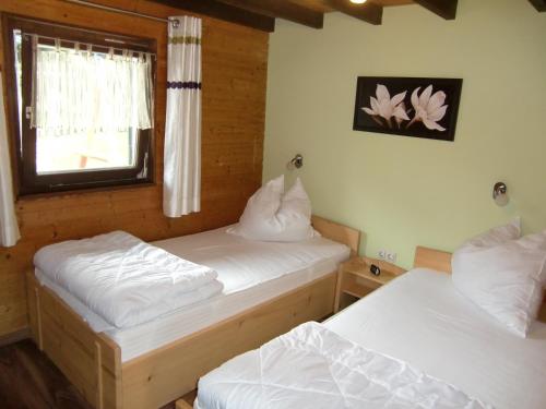 מיטה או מיטות בחדר ב-Ferienhaus Altenstrasser