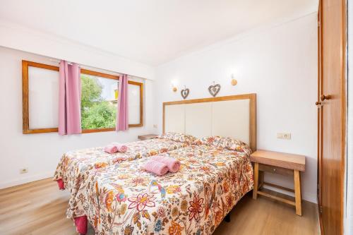 a bedroom with a bed with two pink hello kitty pillows on it at Apartamento Felipe 2-4 in Cala d´Or