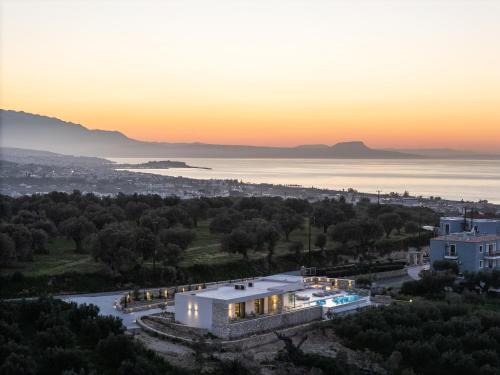 Miyori Villa, Simplicity of Single-Level Sea Views by etouri