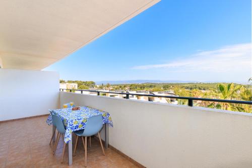 Palms & Pines Apartment, with a pool and marvellous sea view, 10 minutes to the beach