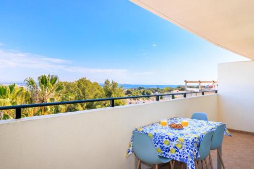Palms & Pines Apartment, with a pool and marvellous sea view, 10 minutes to the beach
