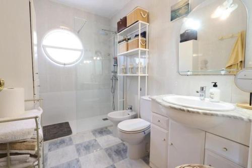Admire pleasant views and a great location !