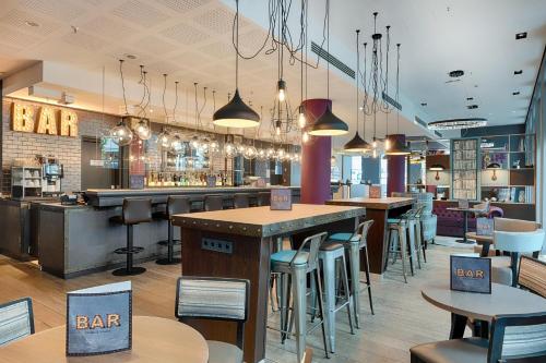 a restaurant with tables and chairs and a bar at Premier Inn Berlin Alexanderplatz in Berlin