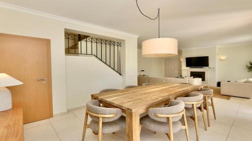 Villa Amendoeira 4 - Clever Details with private "heated" pool