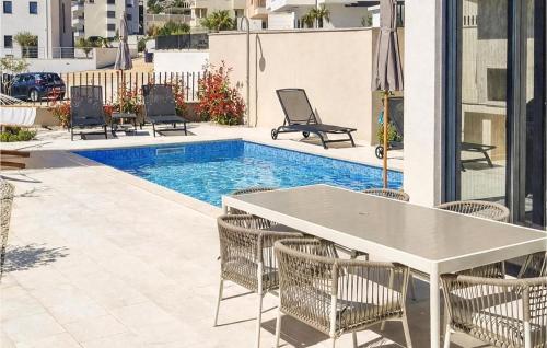 Beautiful Home In Makarska