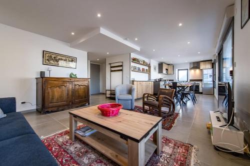 Apartment 2 BR Near Slopes View