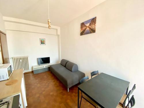 10 minutes from the cathedral- Metro 100 meters away