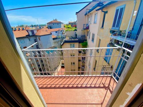 10 minutes from the cathedral- Metro 100 meters away