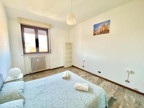10 minutes from the cathedral- Metro 100 meters away