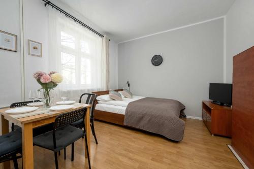 Functional Studio in Downtown Wrocław by Noclegi Renters