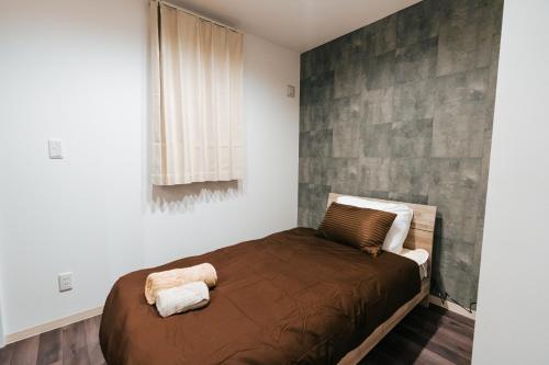 a bedroom with a large bed in a room at T-square旭大前I in Asahikawa