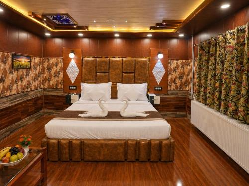 a bedroom with a large bed in a boat at Pine View Resort in Gulmarg