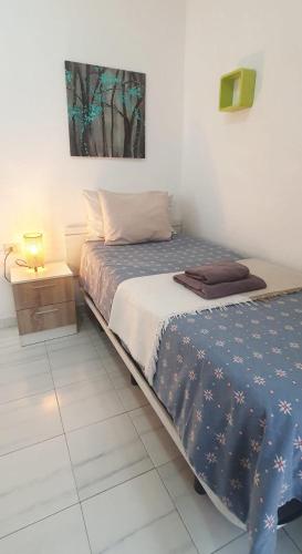 Alquilaencanarias-Medano Colon Center, near the beach